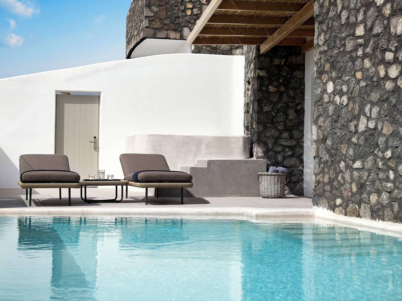 Santo-Maris-Oia--Luxury-Suites---Spa-Pool-5