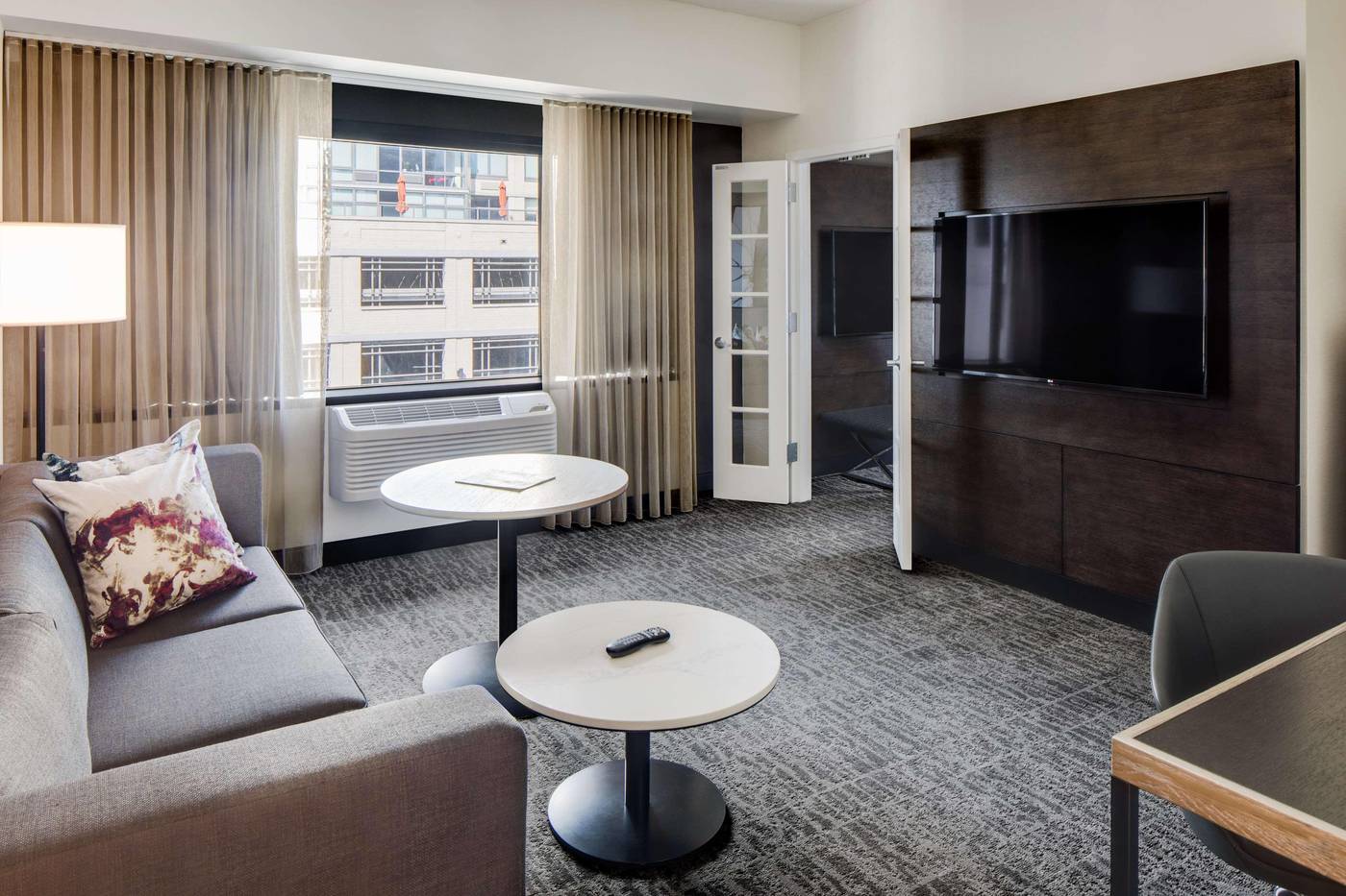 Doubletree-Hotel-Jersey-City-Room-2