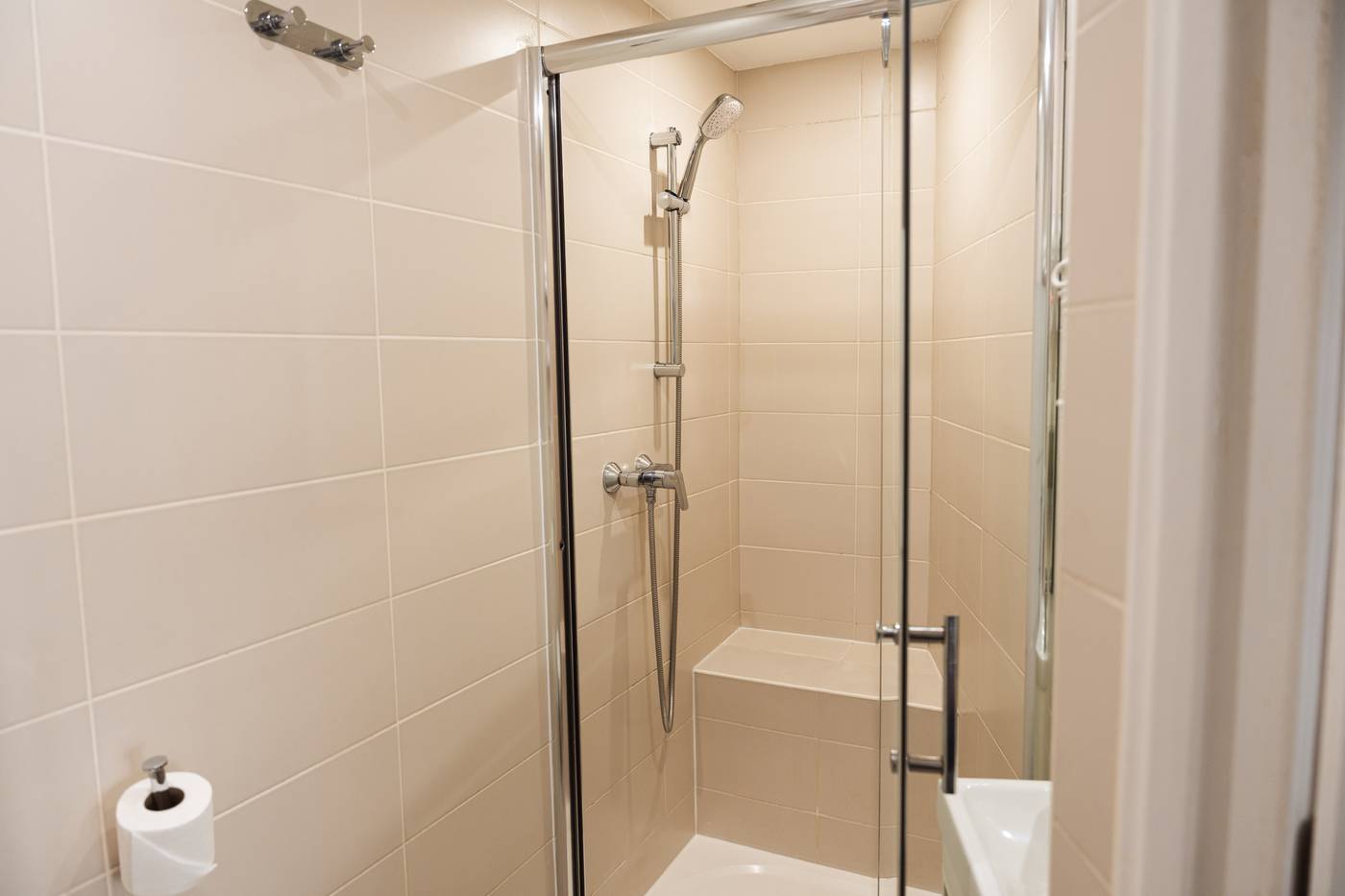 Hotel-Eiffel-Segur-Room-28