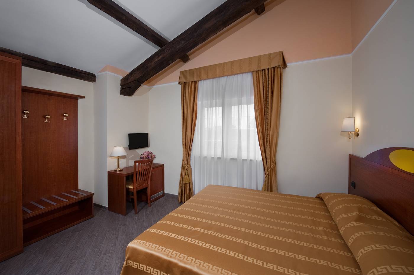 Hotel-Roma-Tiburtina-Room-19