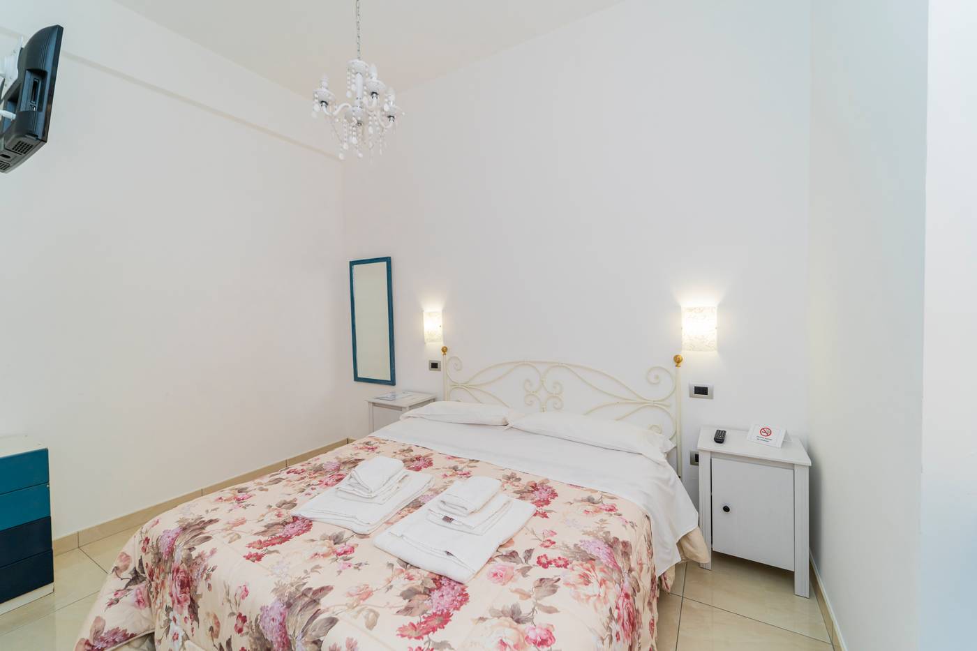 La-Casa-Di-Aurora-Room-7