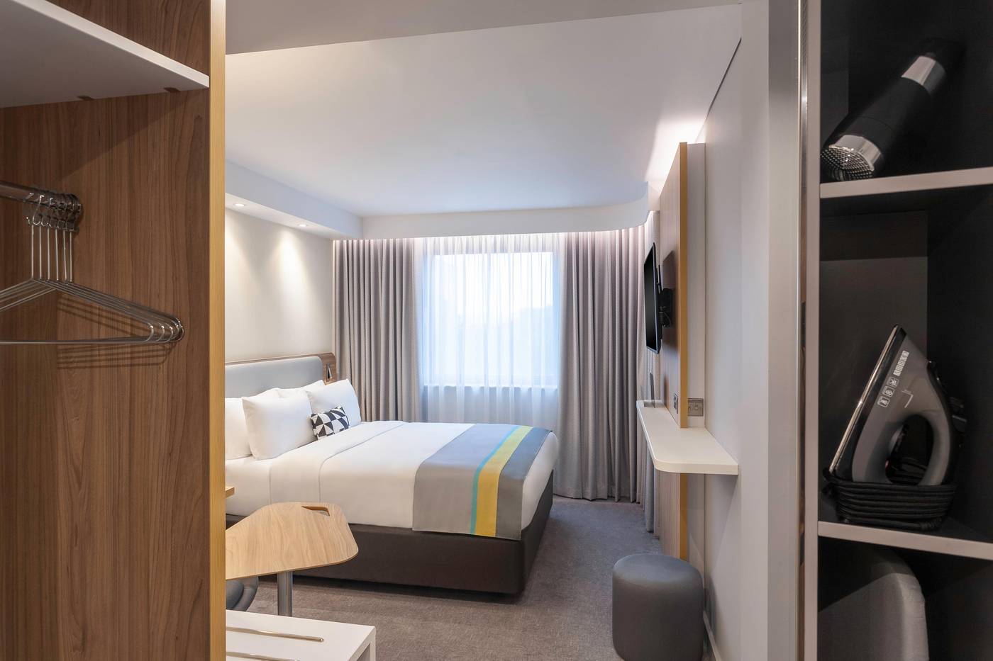 Holiday-Inn-Express-Hotel-Dublin-Airport-Room-25
