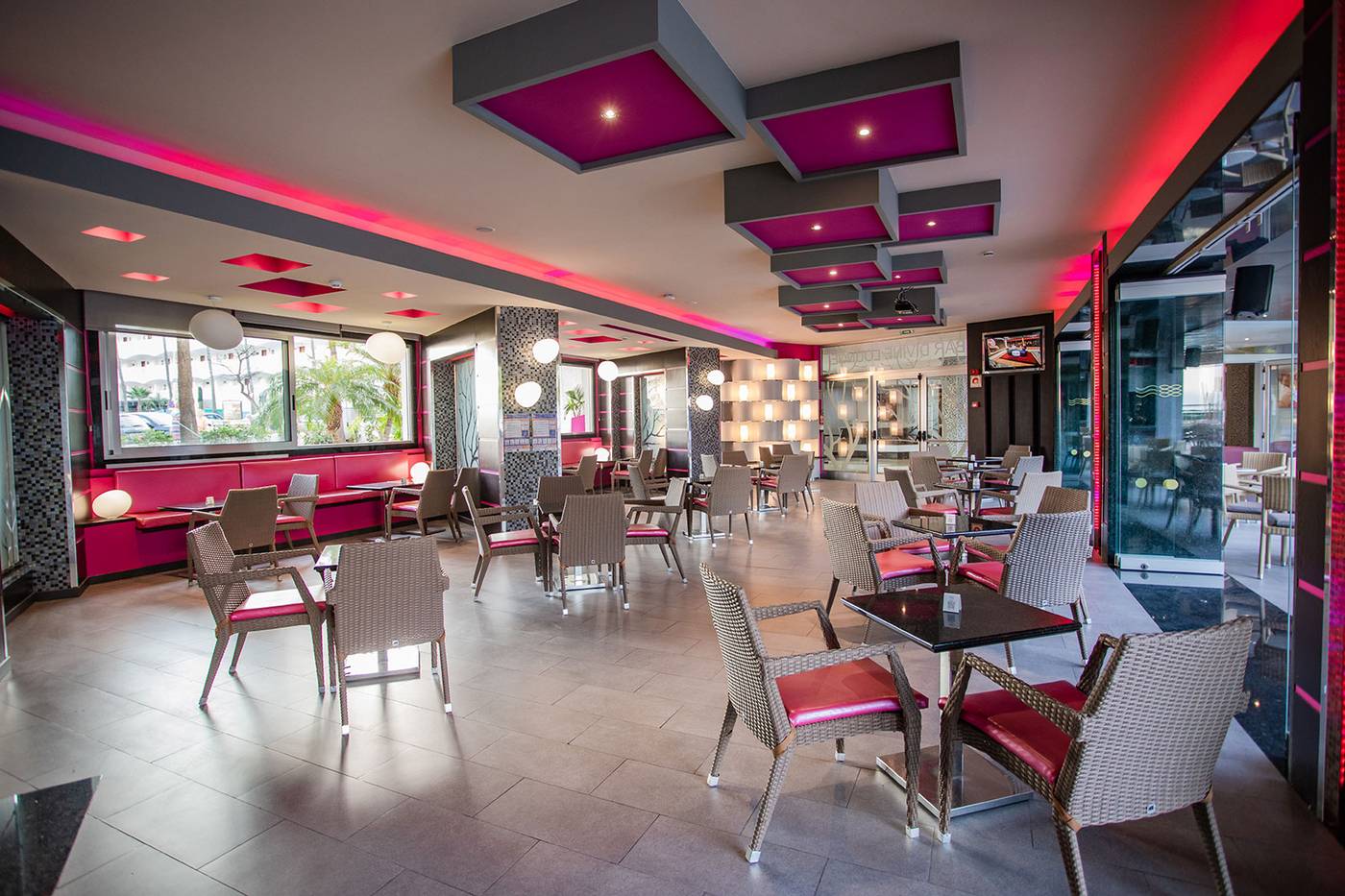 Servatur-Don-Miguel-Adults-Only-Bar-53