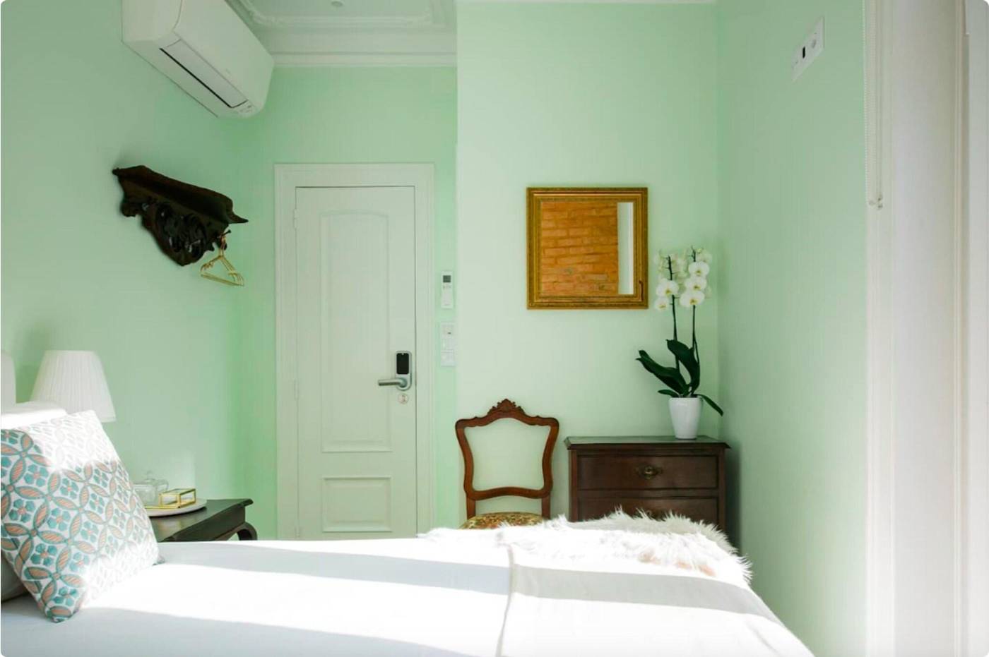 1898-Home---Suites-Room-35