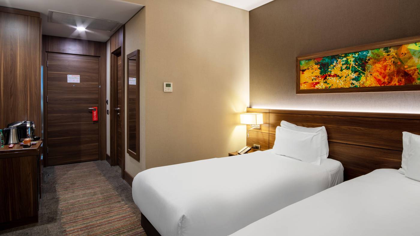 Holiday-Inn-Istanbul-Kadikoy-Room-30