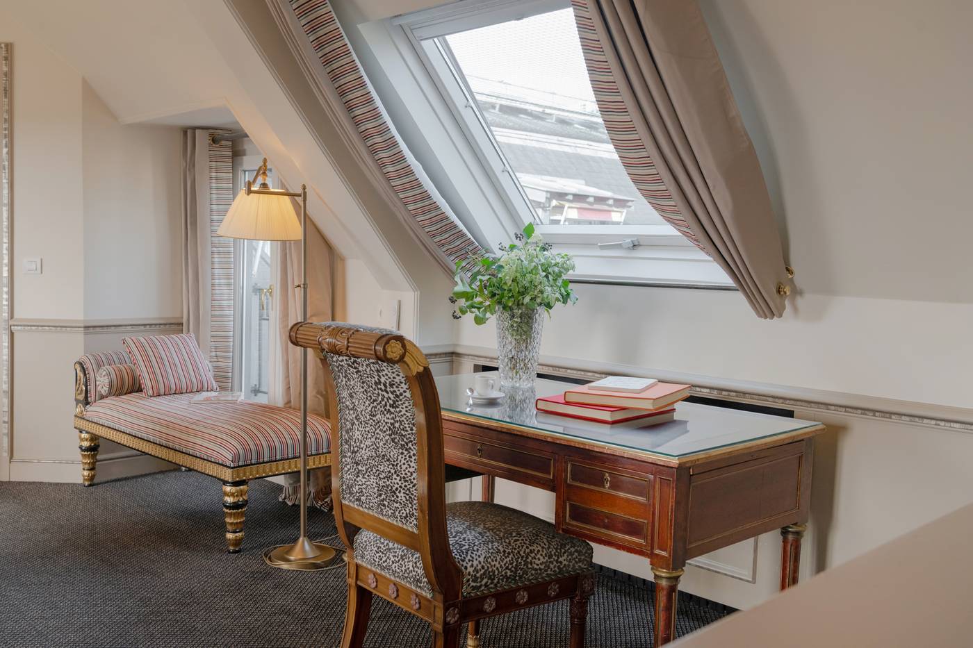 H----tel-Napol----on-Paris-Room-56