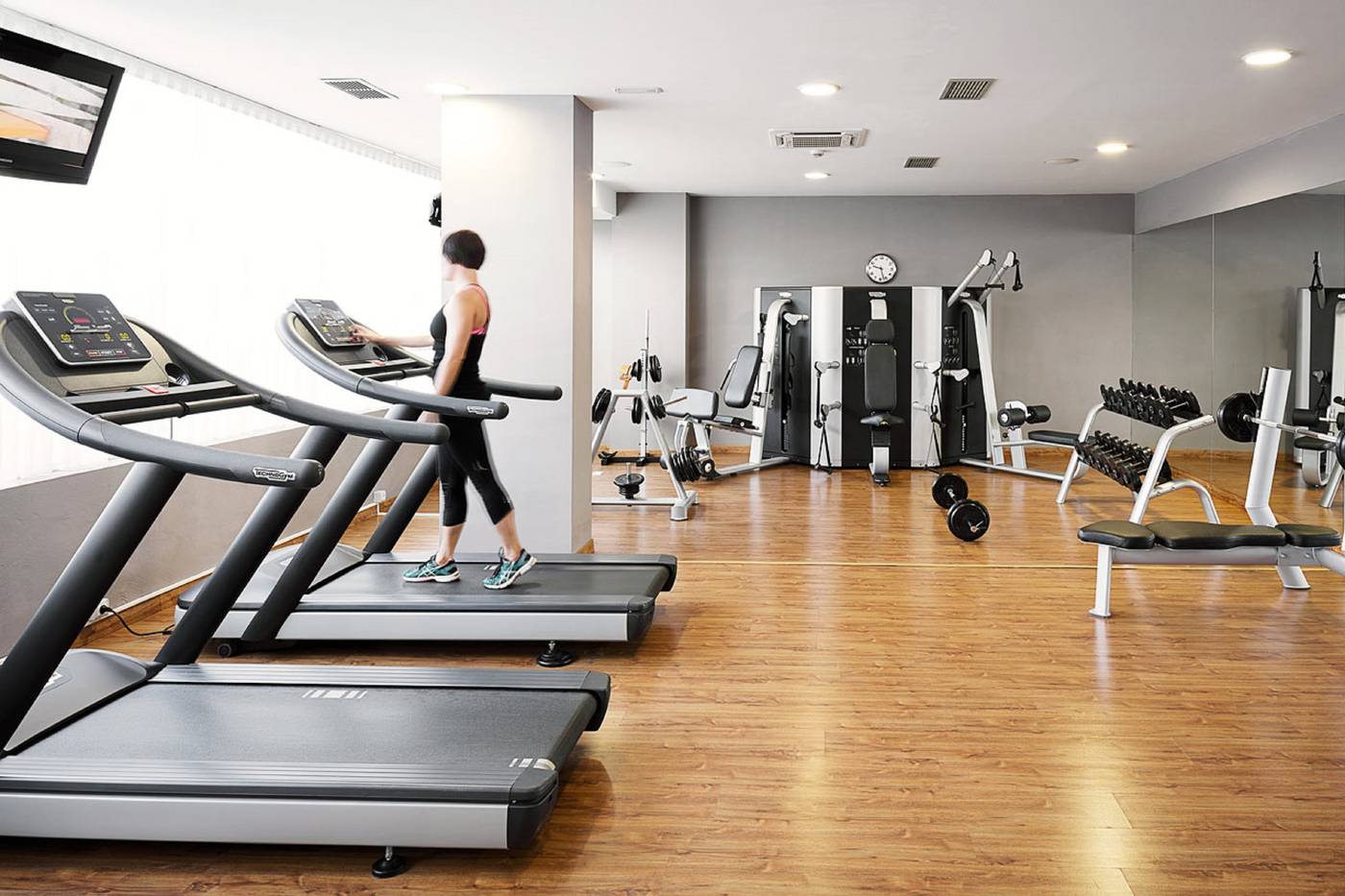 Coral-Suites---Spa---Adults-Only-Sports-and-Entertainment-80