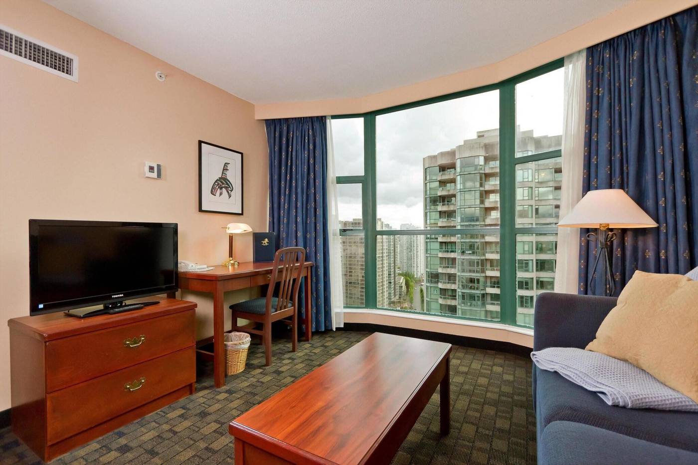 Rosedale-On-Robson-Suites-Hotel-Room-10