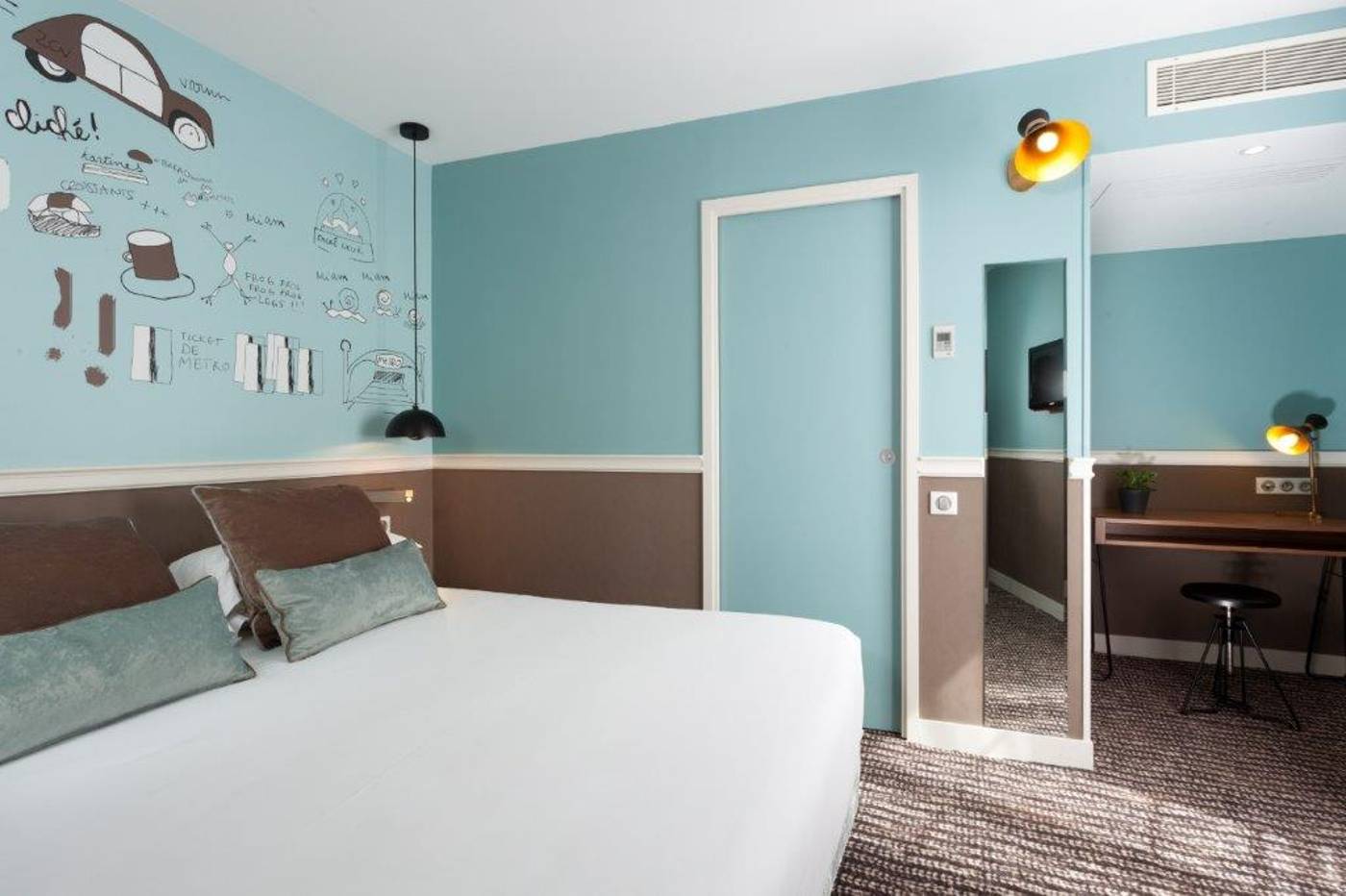 Hotel-des-3-Poussins-Room-2