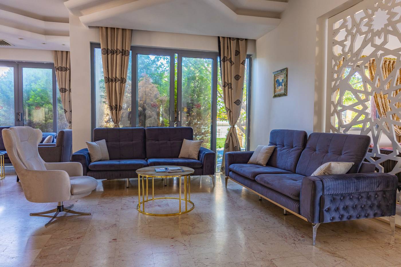 Sentinus-Hotel-Lobby-44