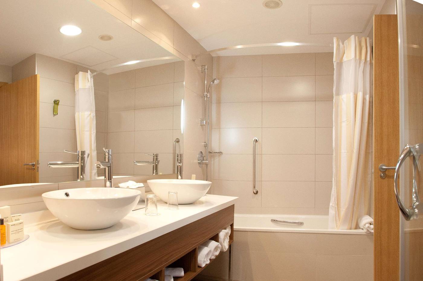 Hilton-Garden-Inn-Malaga-Room-11