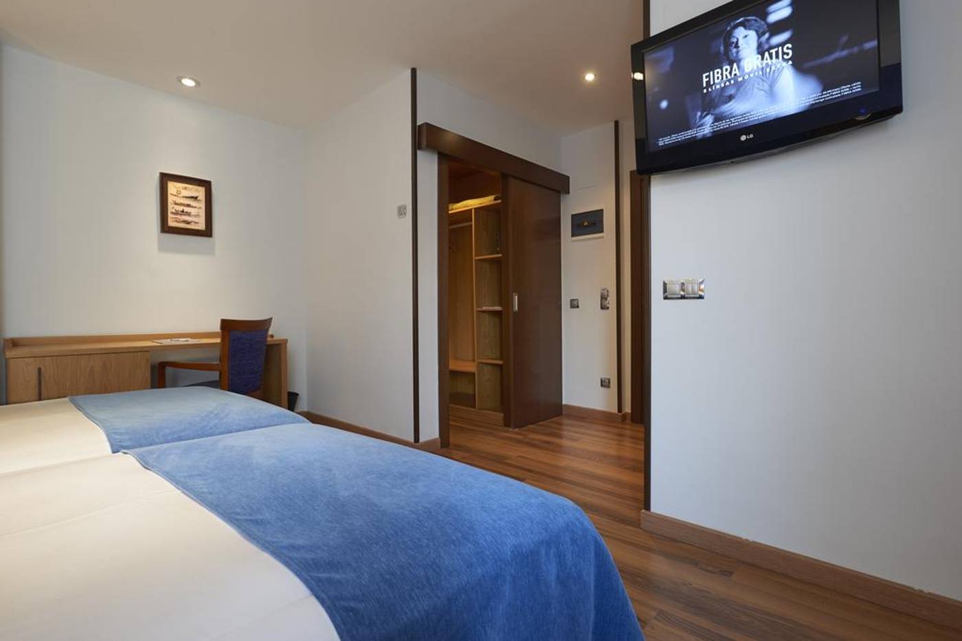 Hotel La Serrana-Spain-AVILES-Room-5