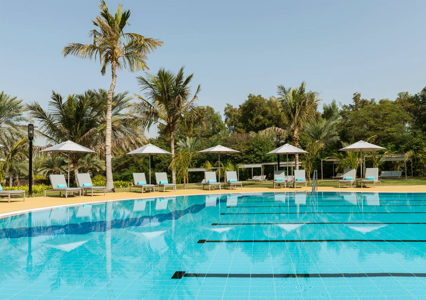 Le-Royal-Meridien-Beach-Resort-and-Spa-Pool-10