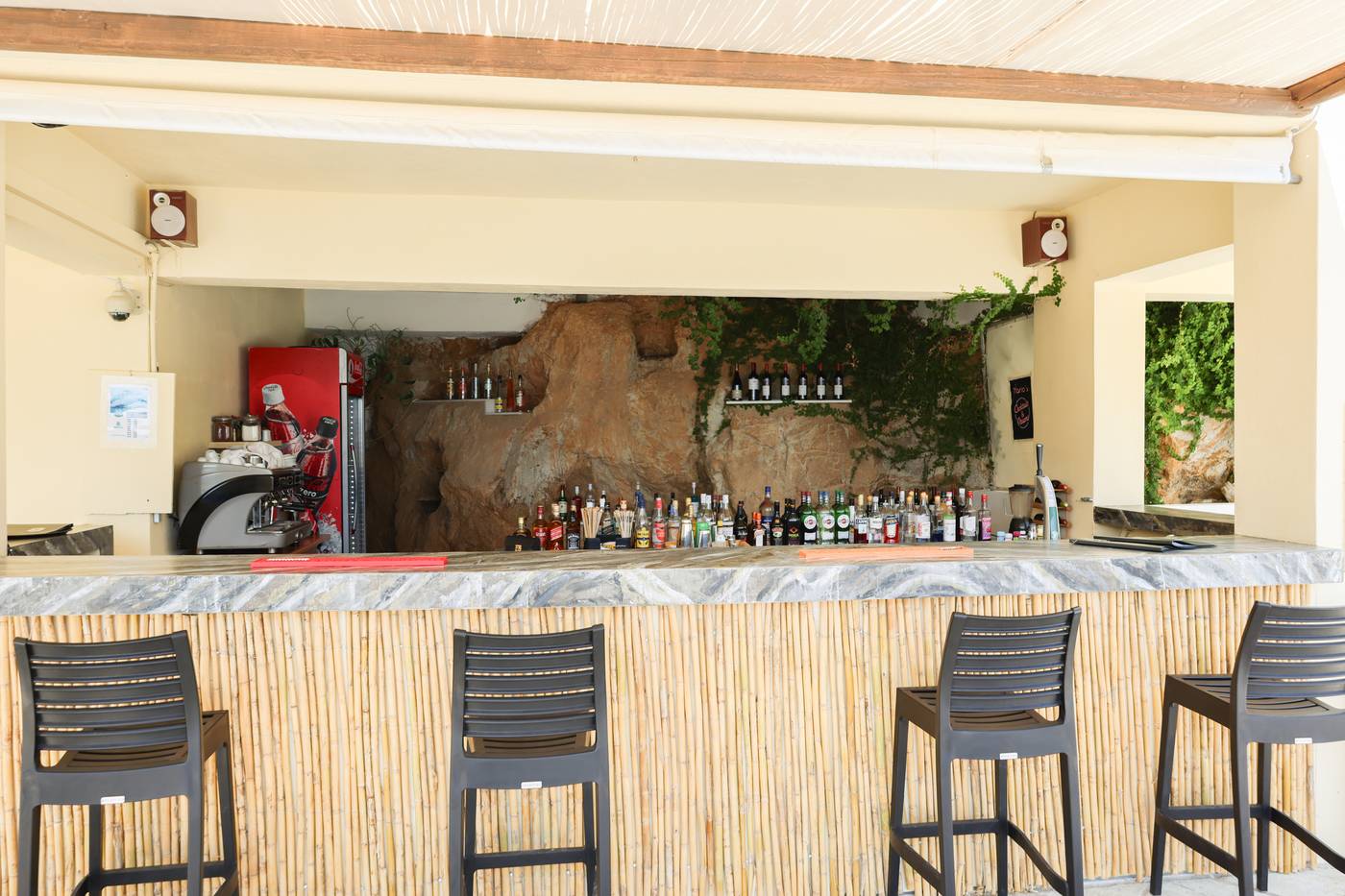 Kanapitsa-Mare-Bar-19