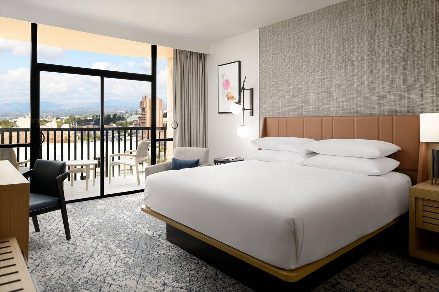 Sheraton-Park-Hotel-at-the-Anaheim-Resort-Room-10