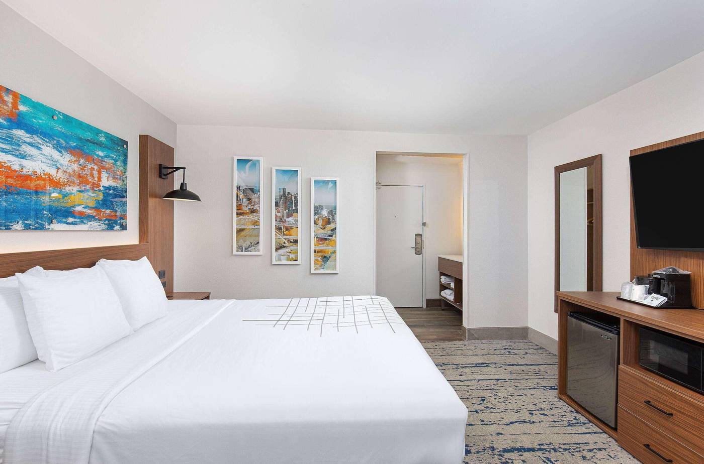 La Quinta Inn & Suites Nashville Airport-United States-NASHVILLE-Room-10