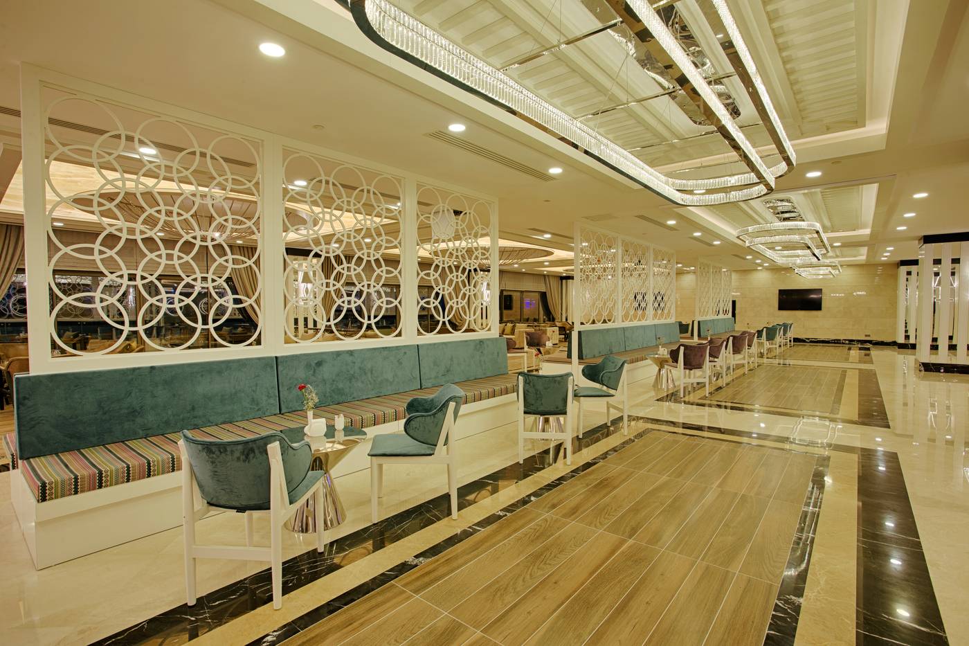 Sensitive-Premium-Resort---Spa-Lobby-40