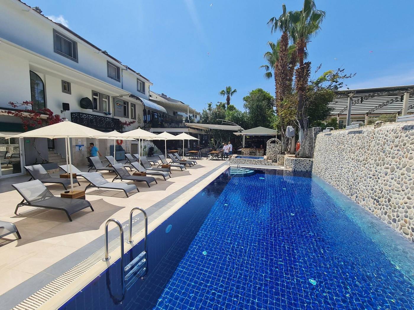 Tonoz-Beach-Hotel-Pool-8