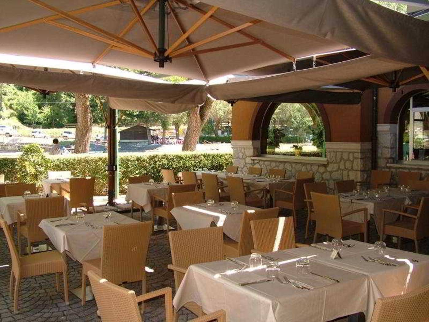 LH Hotel & Ristorante del Lago-Italy-SCANNO-Restaurant-7