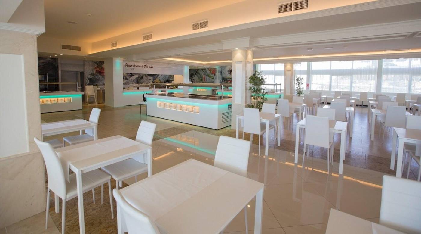 Onhotels-Ocean-Front-Restaurant-42