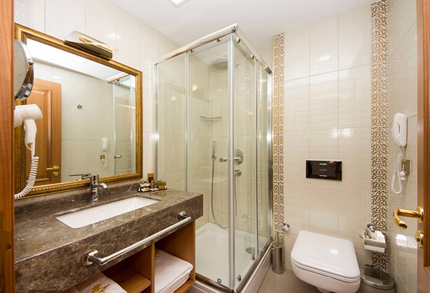 Aprilis-Hotel-Room-23