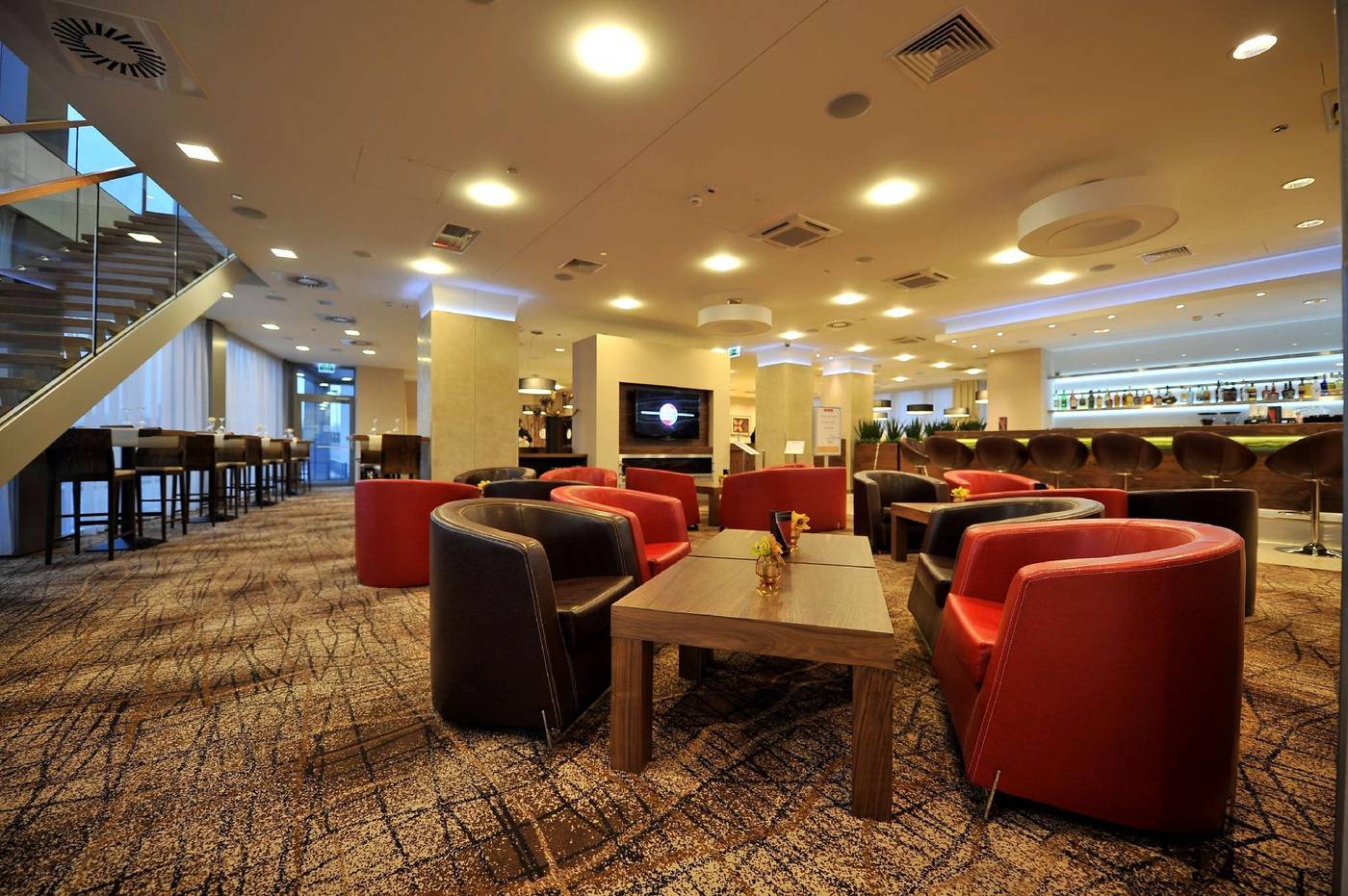 Hilton-Garden-Inn-Krakow-Lobby-3