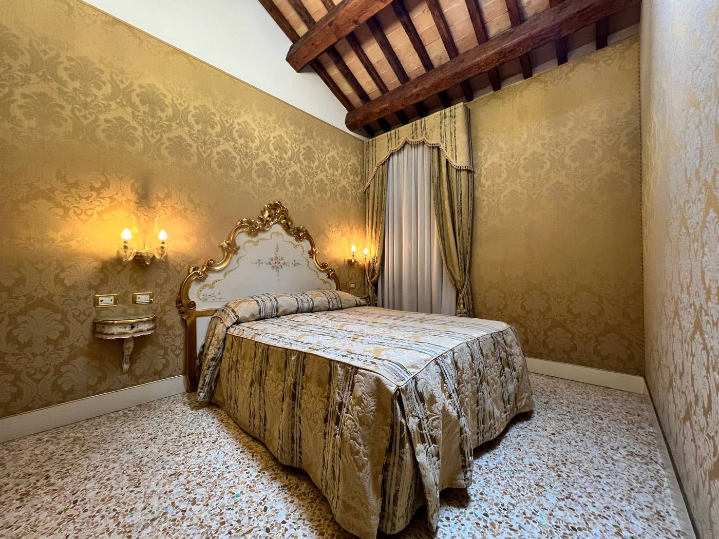 Hotel-Ca--Dogaressa-Room-8