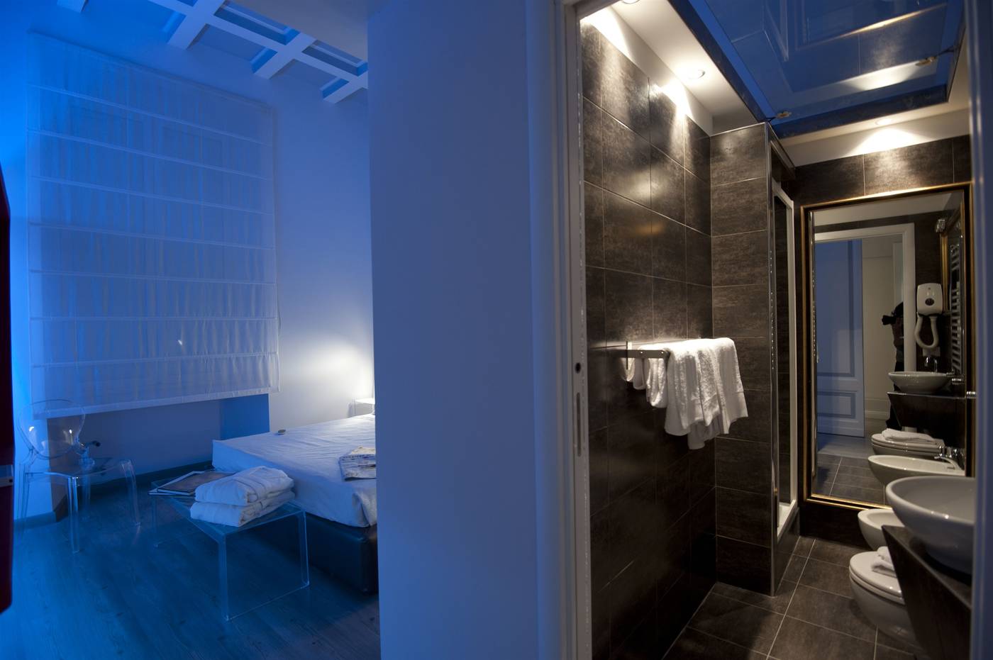 Luxury-on-the-River-Room-21