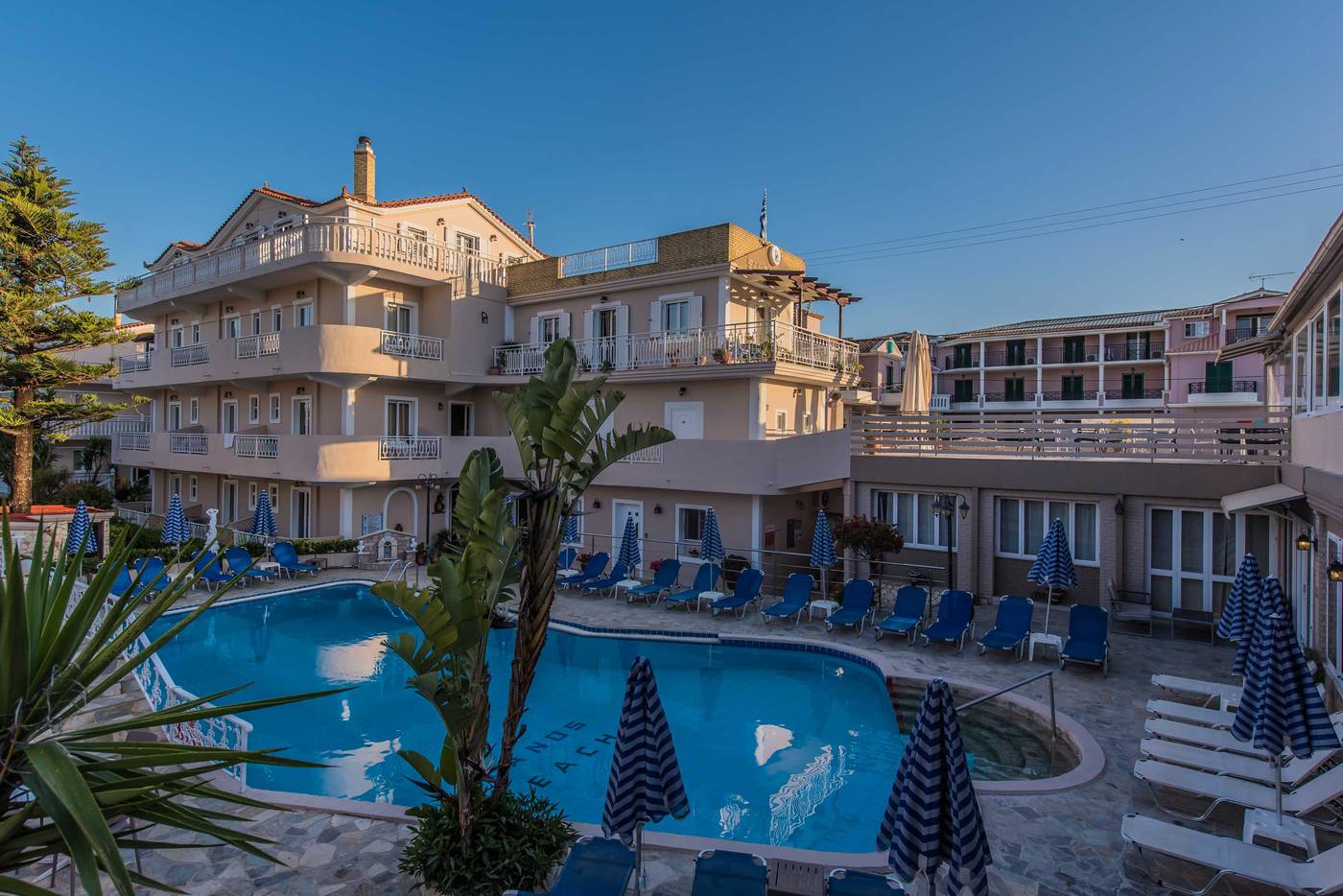 Planos-Beach-Aparthotel-Pool-3
