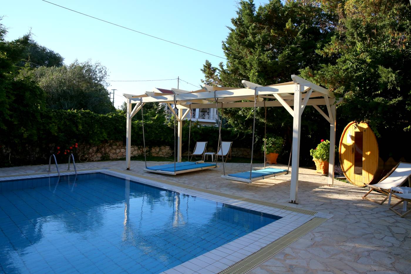 Hotel-Sunrise-Inn-Pool-8