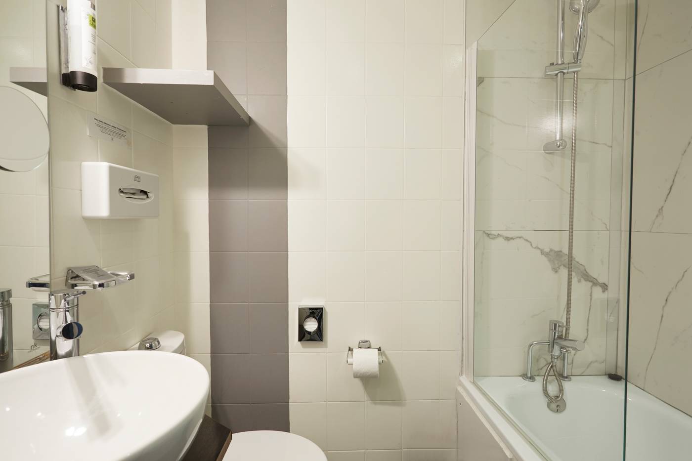 Jardin-de-Villiers-Room-6