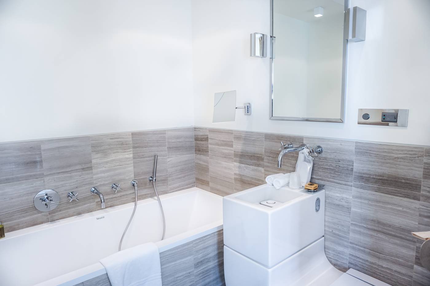 Marignan-Champs-Elysees-Room-48