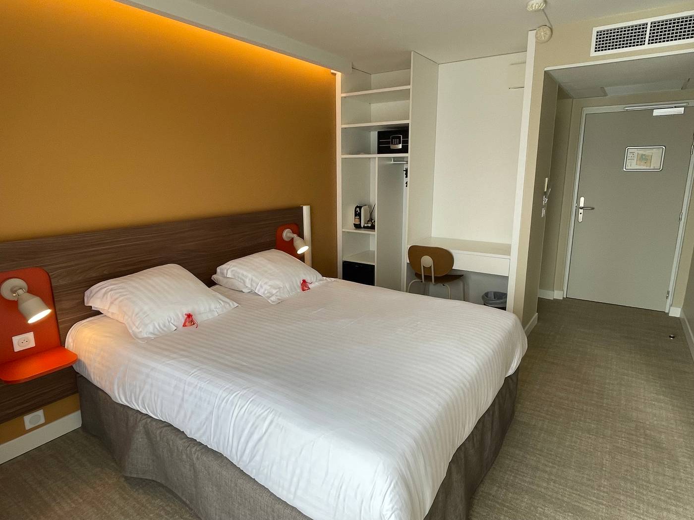 Hotel-Abrial-Cannes-Centre-Room-16