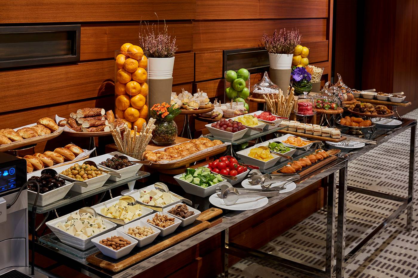 Movenpick-Hotel-Istanbul-Golden-Horn-Lobby-56