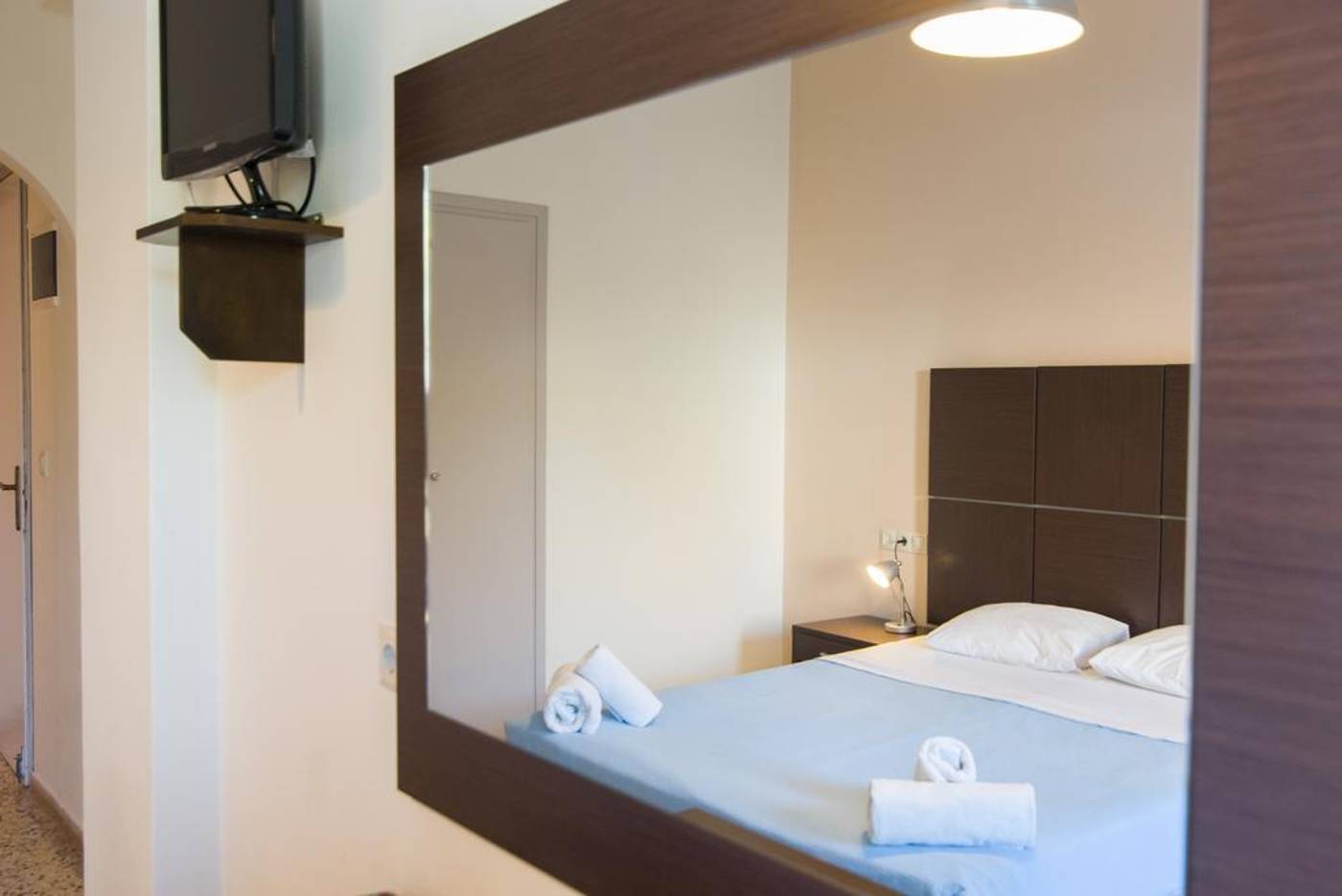 Kamari-Blu-Boutique-Hotel-Room-12