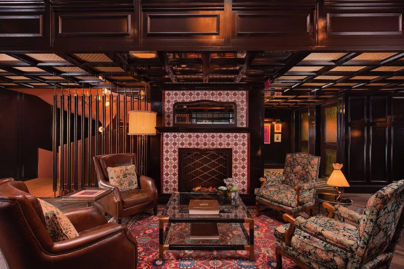 The-Ivens-Autograph-Collection-Lobby-7