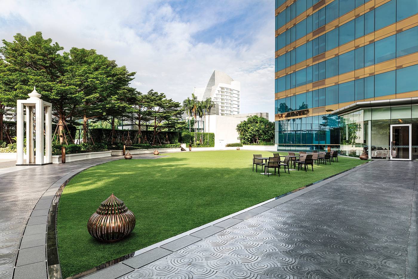 Grande-Centre-Point-Hotel-Terminal-21-Terrace-1