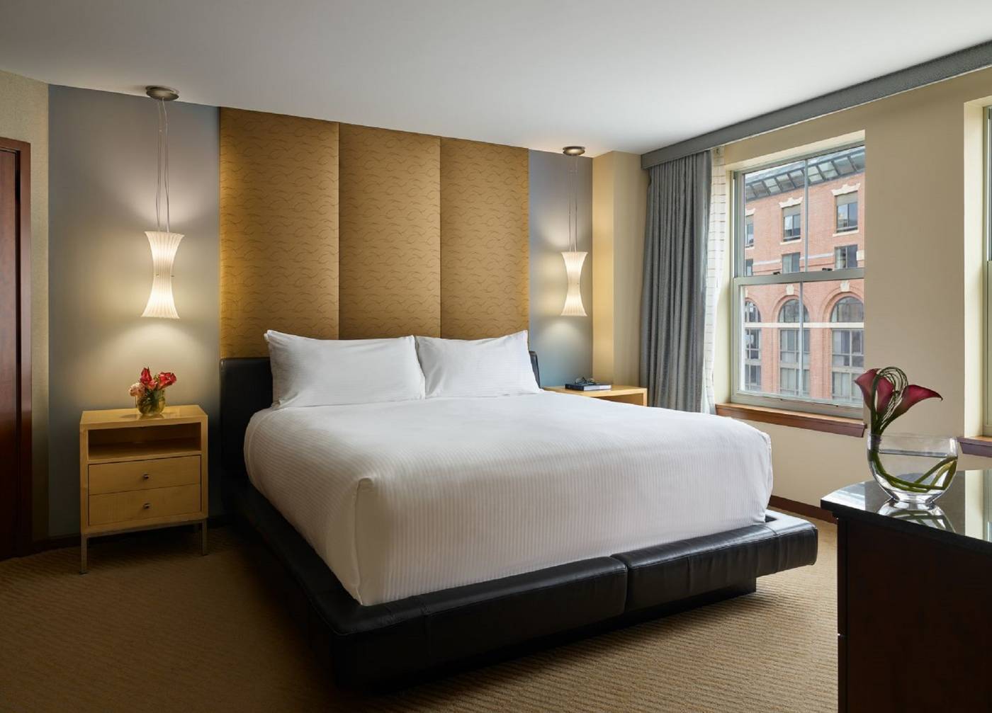 Battery-Wharf-Hotel--Boston-Waterfront-Room-21