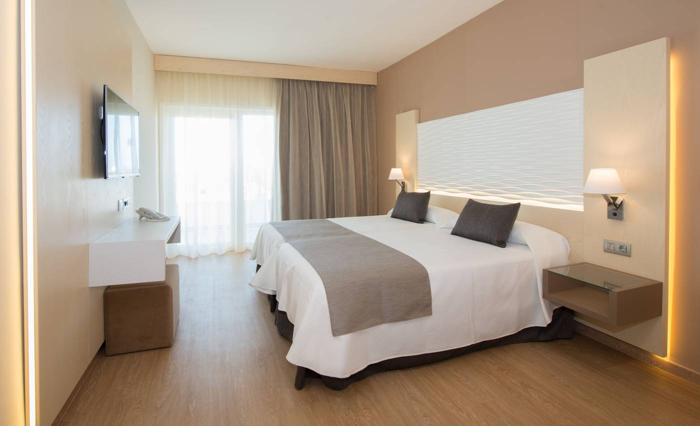 HL-Suitehotel-Playa-del-Ingles---Adults-Only-Room-15