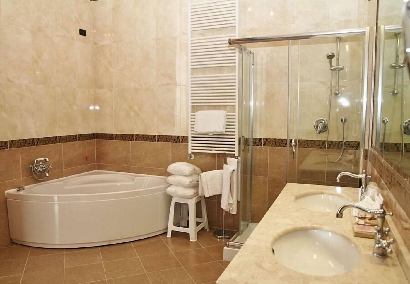 Pesaro-Palace-Room-24