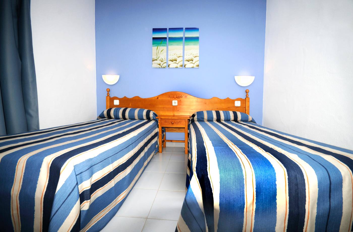 Vacances-Menorca-Resort-Room-34