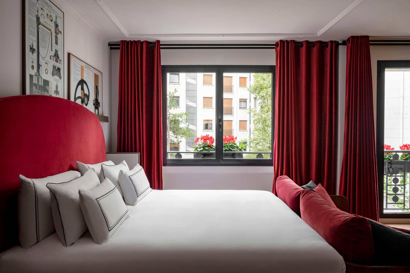 Melia-Paris-Tour-Eiffel-Room-32