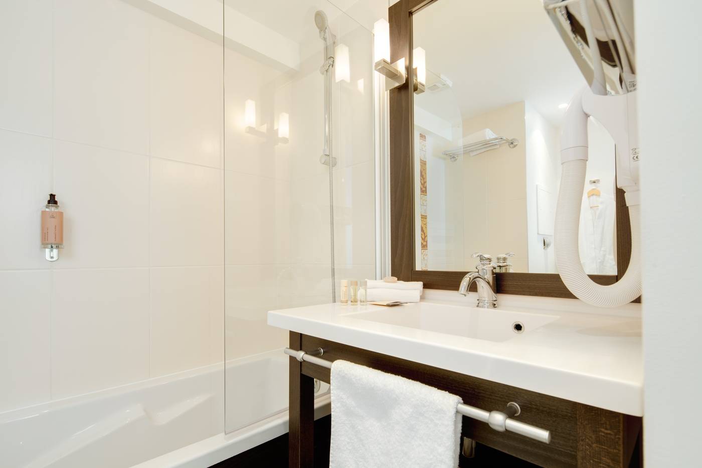 Seven Urban Suites Nantes Centre-France-NANTES-Room-10