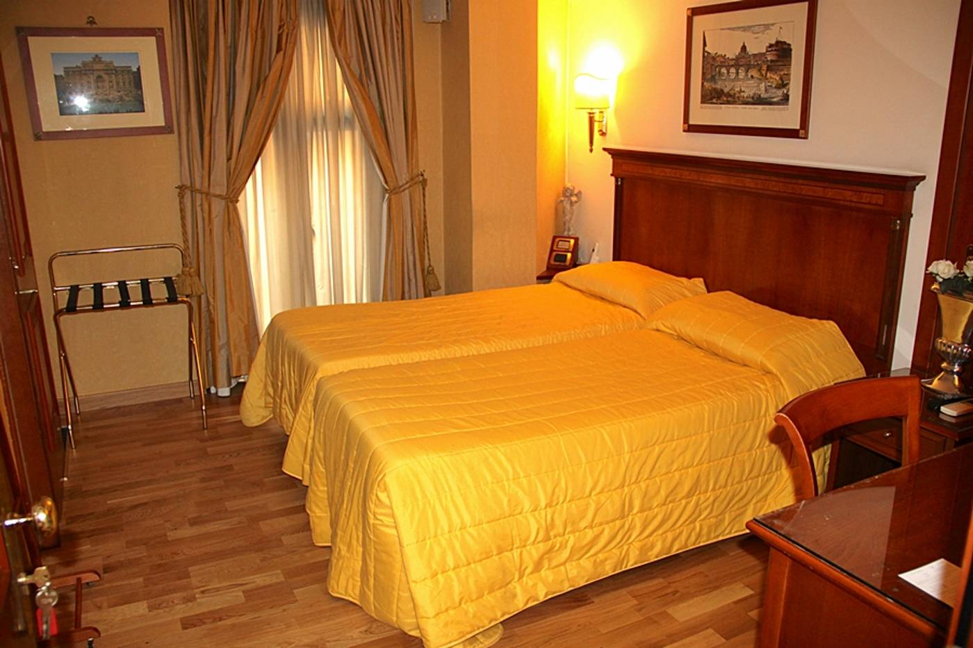 Luxury-Rooms-H-2000-Roma-Room-13
