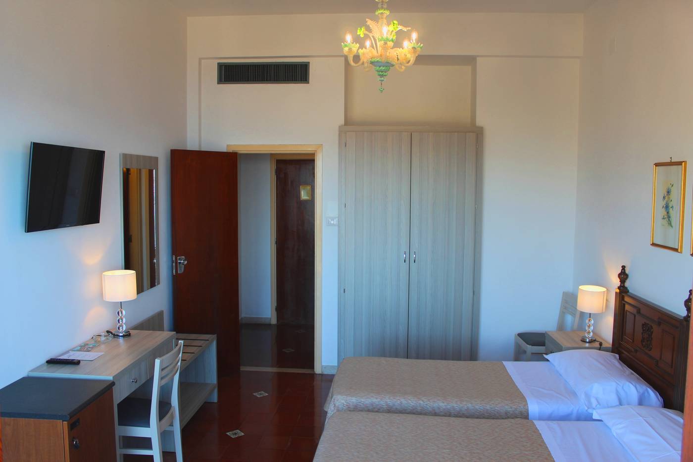 Mediterranee-Hotel-Room-10