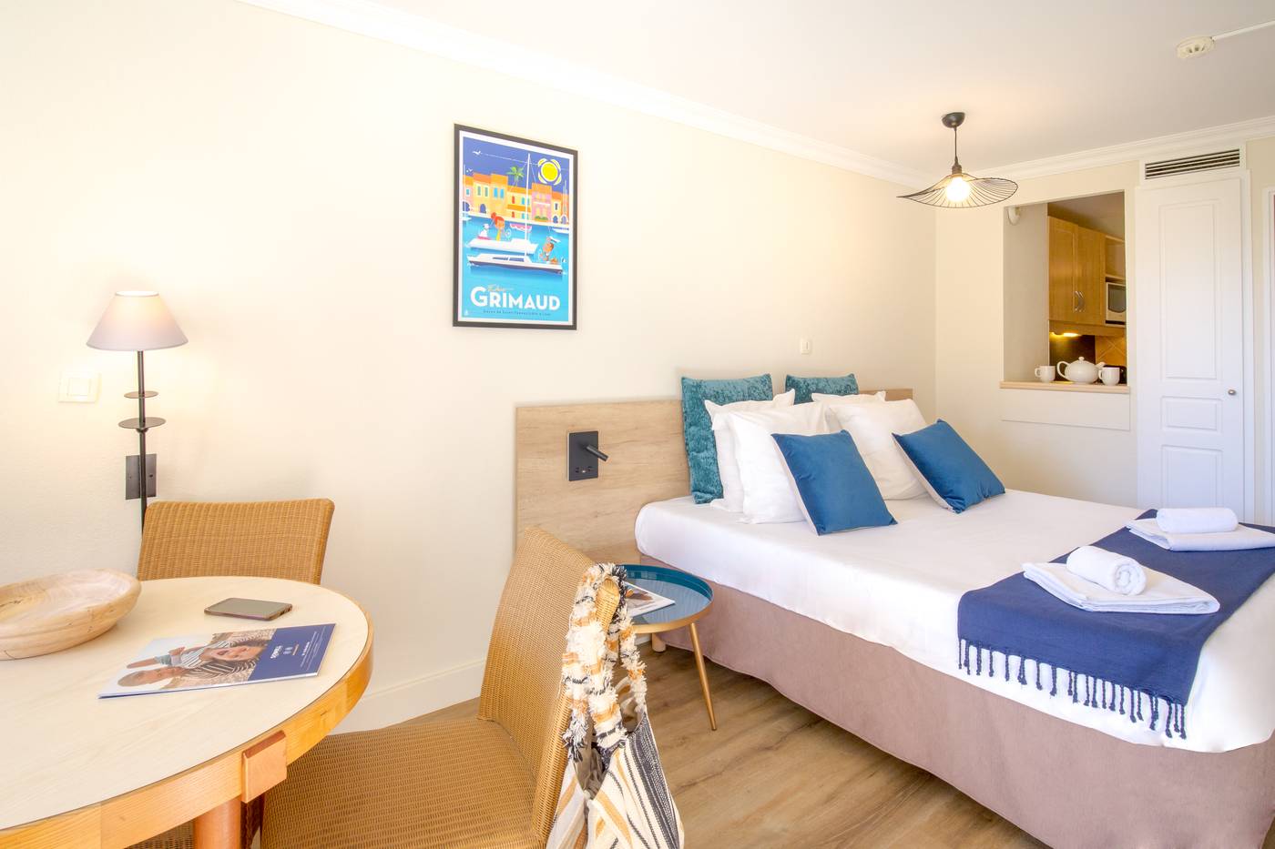 SOWELL-Family-Port-Grimaud-Room-10