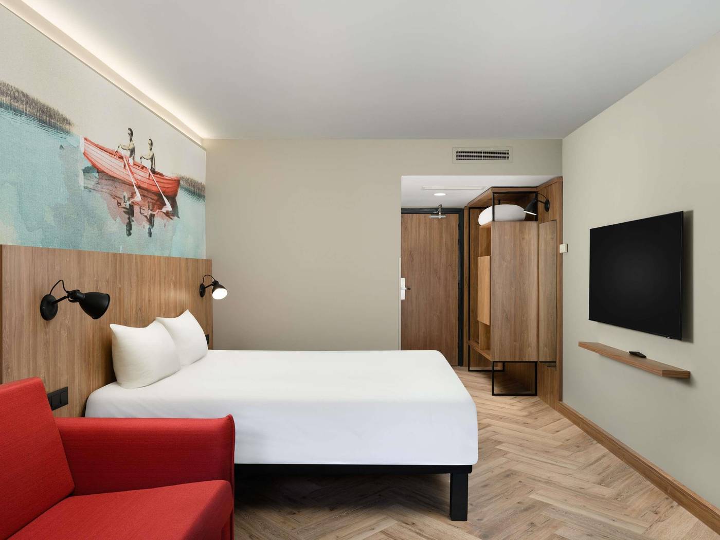 Ibis-Hotel-Heroes-Square-Room-17