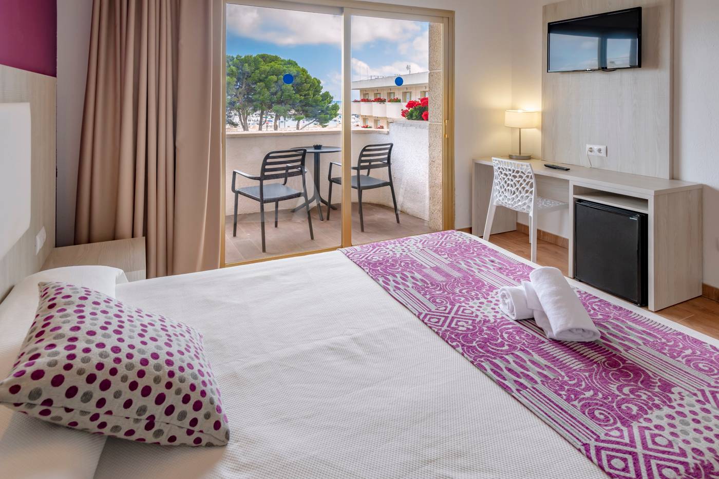 4R-Meridia-Mar-Room-30