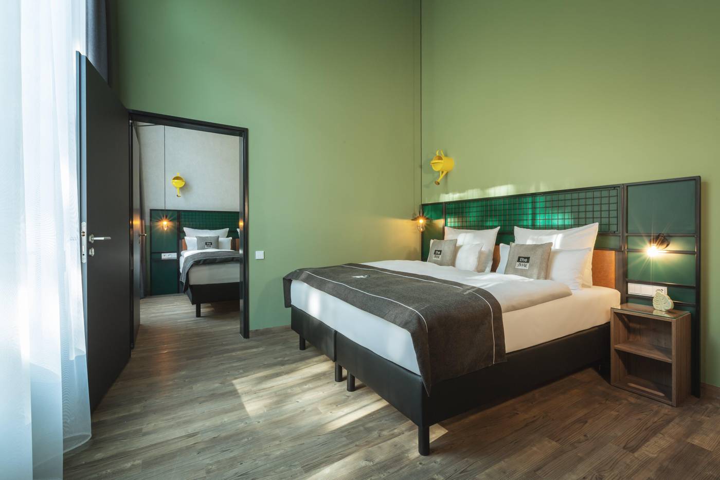 the-niu-Dwarf-Room-5