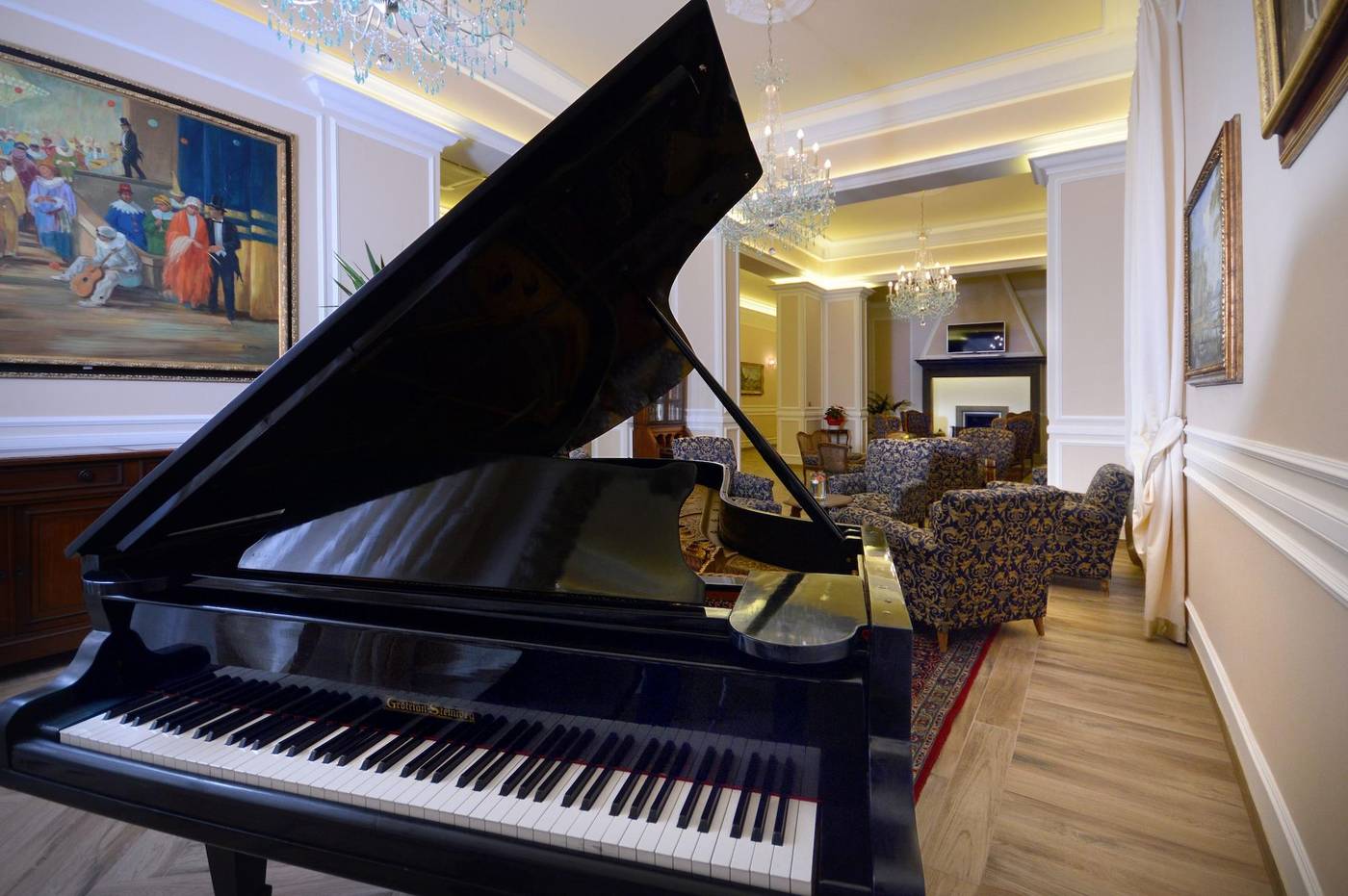 Grand-Hotel-Vittoria-Lobby-8